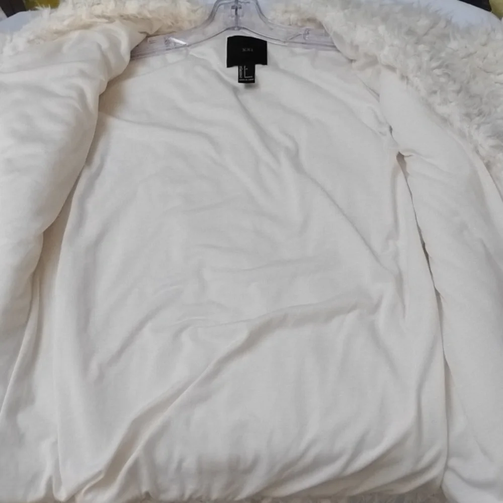 XXI White Faux‎ Fur Mob Wife Statement Jacket